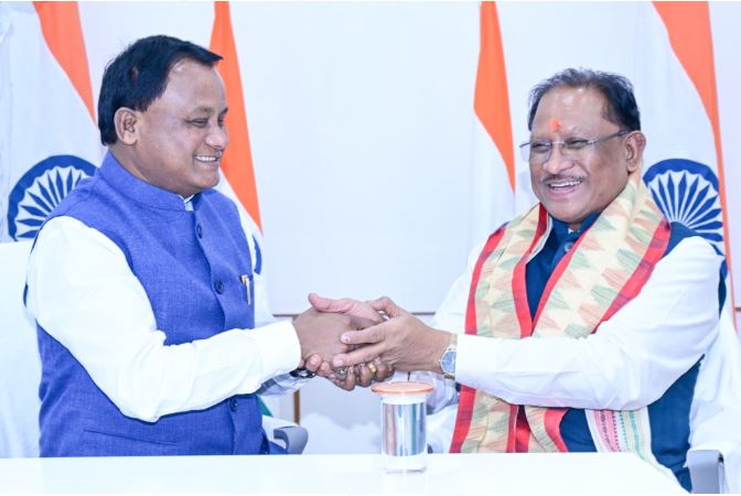 Chhattisgarh CM meets Odisha CM Majhi, Discuss Mahanadi water dispute resolution