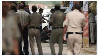 Court registers case against four police for torturing robbery suspects in Gujarat