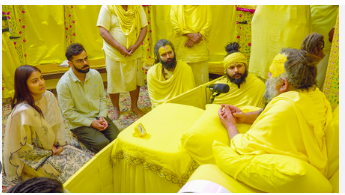 Virat Kohli seeks blessings from spiritual Guru in Vrindavan