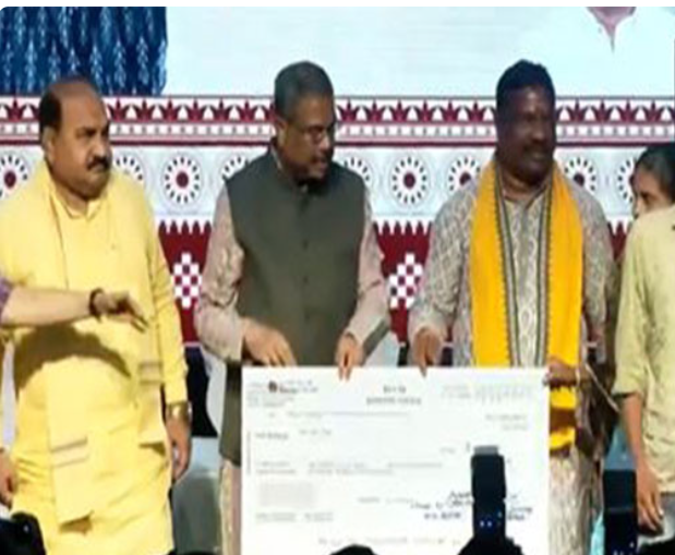 Union Minister Dharmendra Pradhan disburses financial aid to Kendu leaf workers in Odisha's Sambalpur