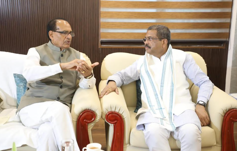  Dharmendra Pradhan seeks ‘Terminal Market Complex for Sambalpur’, discusses key projects with Union Ministers