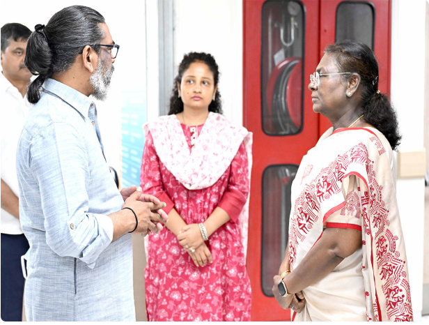 President Droupadi Murmu visits ailing former Jharkhand CM Shibu Soren in Delhi
