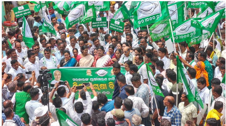 BJD accuses Odisha govt’s apathy towards farmers, demands fertilizer supply