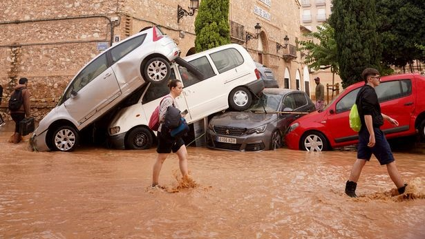 Spain devastated: "Gota Fría" unleashes deadly floods, raising climate change concerns
