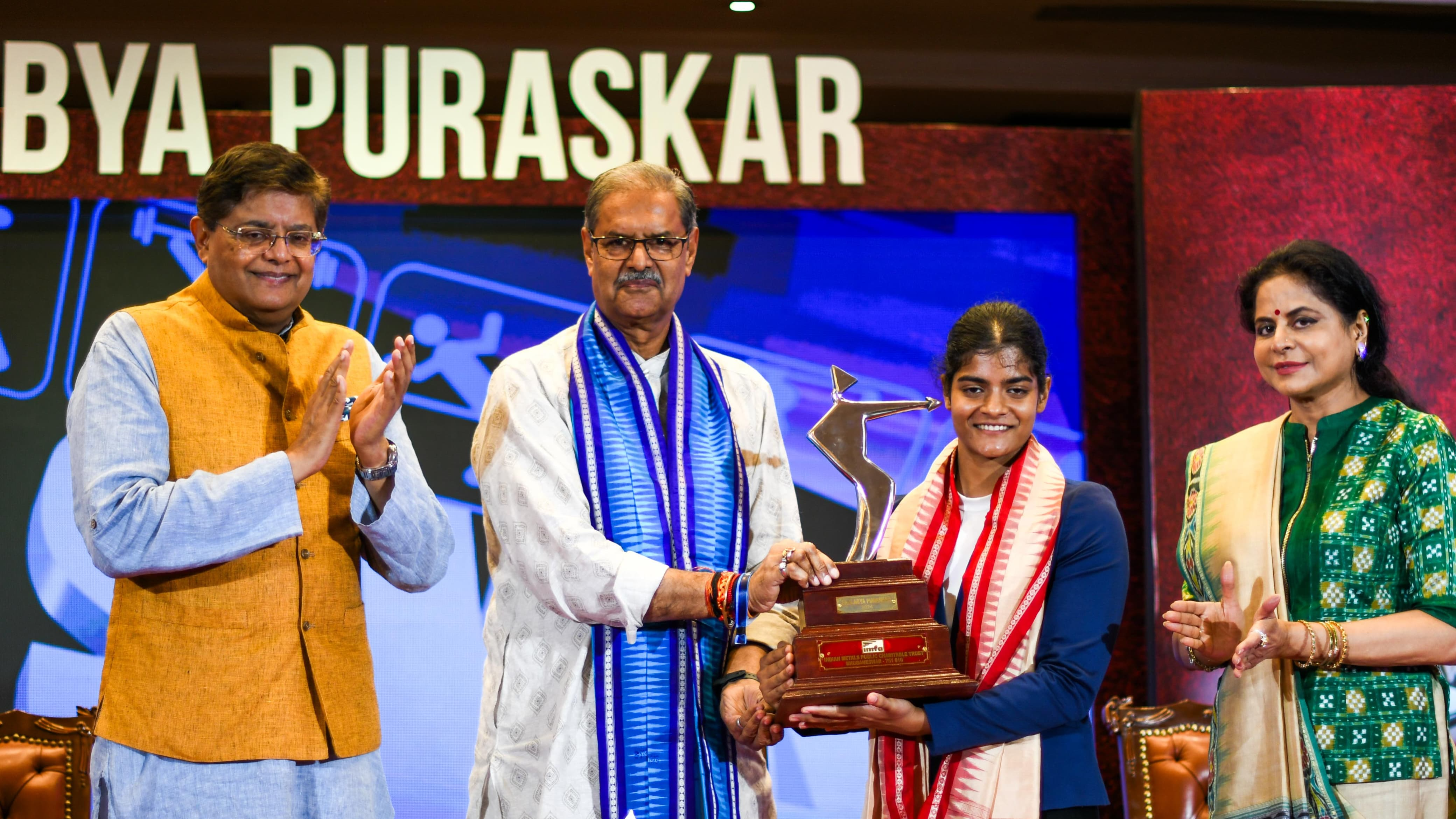 Swimmer Pratyasa receives Ekalabya Puraskar for 2024