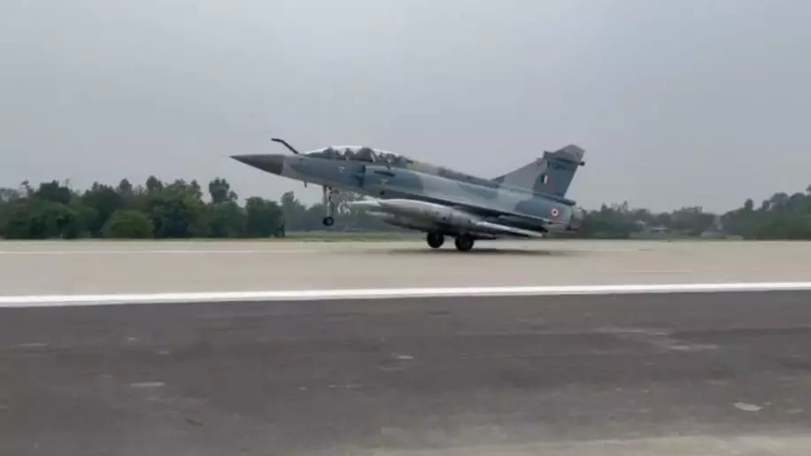 Night Landings on Ganga Expressway, IAF Completes First-Ever 24/7 Emergency Landing Exercise