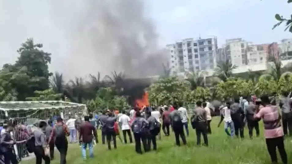 Bangladesh Air Force Jet Crashes into School, Killing at Least One