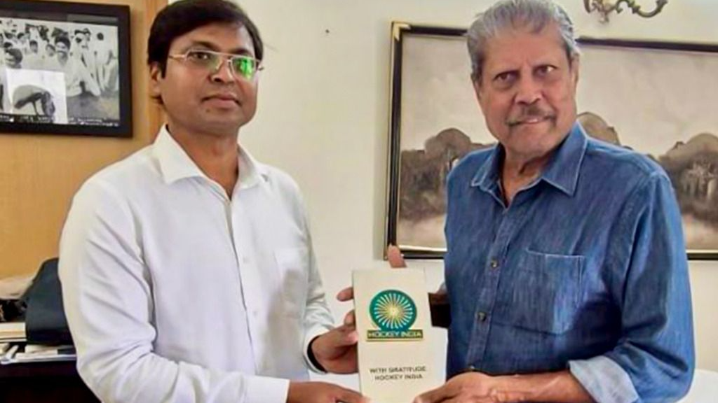 Legendary cricketer Kapil Dev meets HI President Dr. Dilip Tirkey