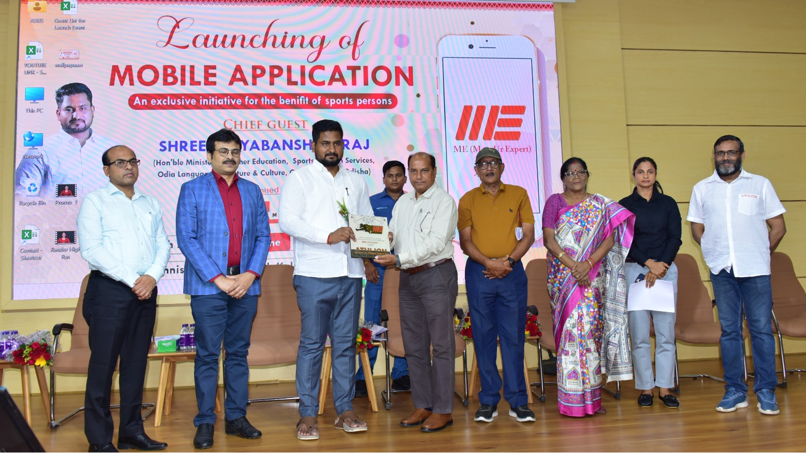 Sports Minister launches mobile application “Meeturexpert”