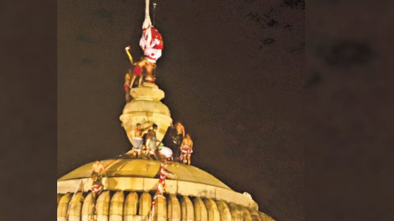 Lingaraj Temple Safety Tips: How Servitors Climb Odisha Temples Safely