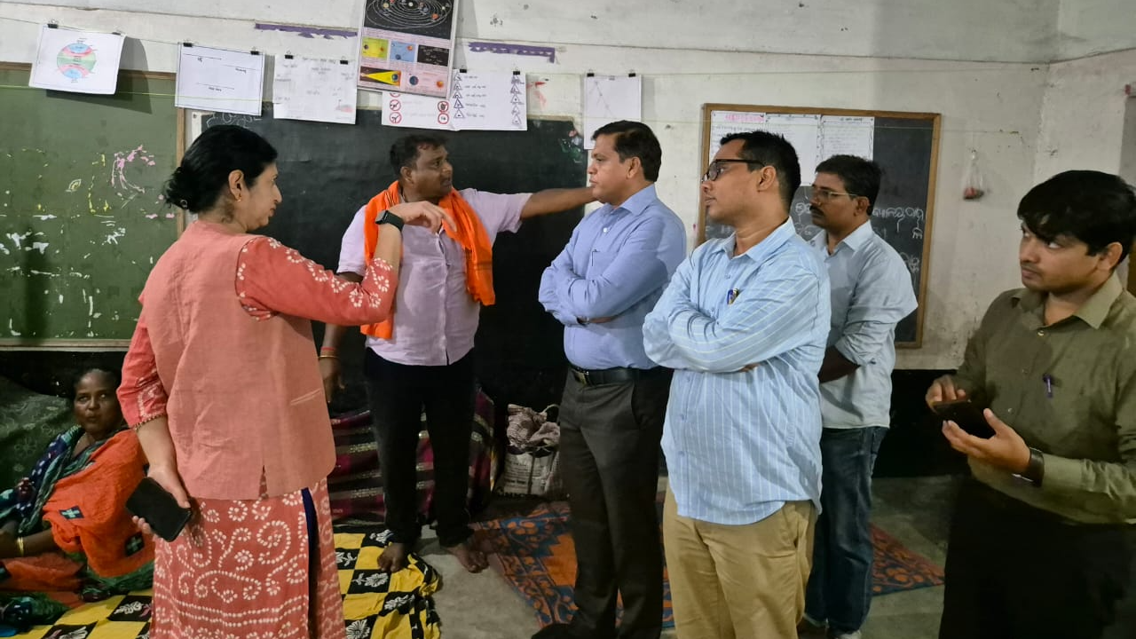 H&UD secretary visits cyclone shelters in BMC areas