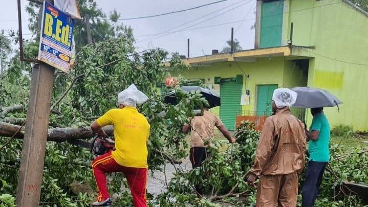 Cyclone Dana: Odisha govt cancels leaves of officials for restoration work 
