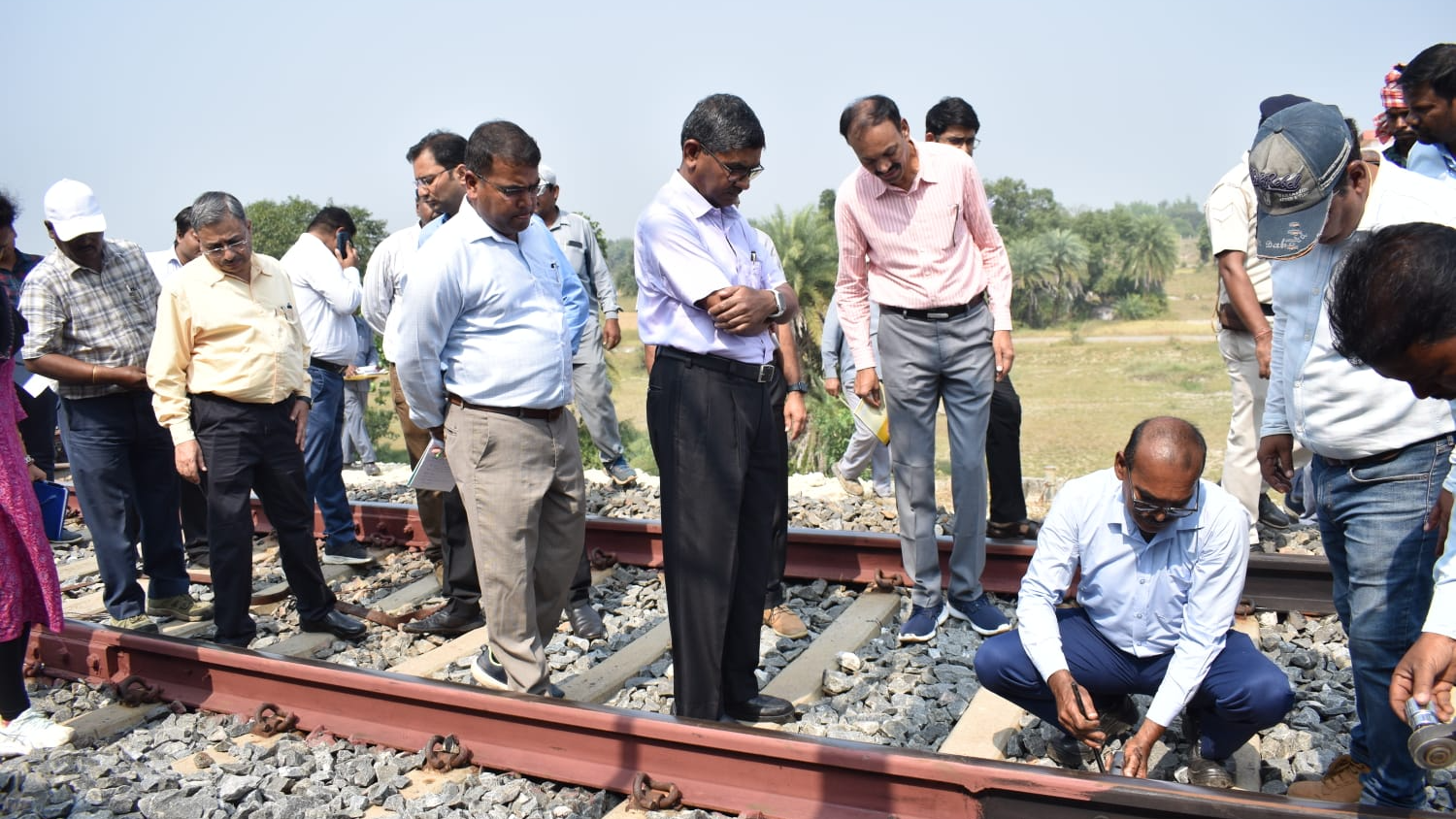 ECoR GM inspects Boudh-Purunakatak Rail Section of Khurda Road-Balangir Rail Line project
