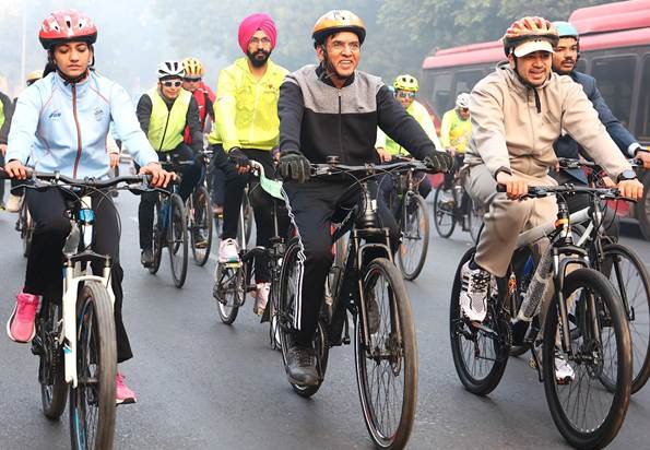 Mandaviya flags off ‘Fit India Cycling Drive’; events held across 1000 locations