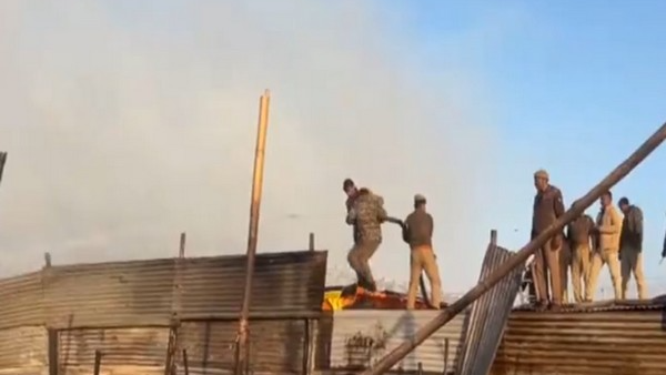 Maha Kumbh Mela Fire: CM Yogi Adityanath Visits Site