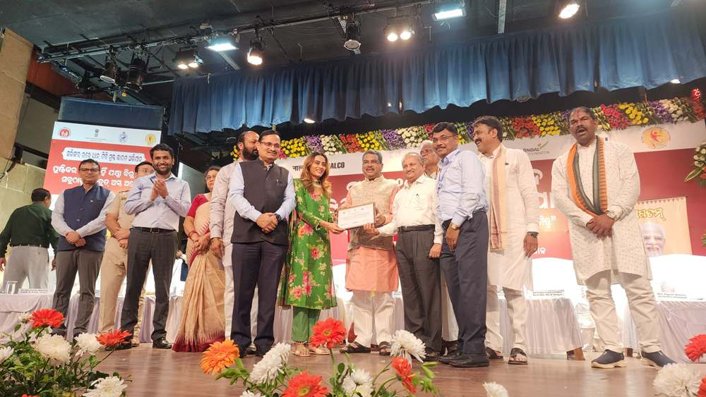 Dharmendra Pradhan honours MCL for CSR initiatives against TB eradication