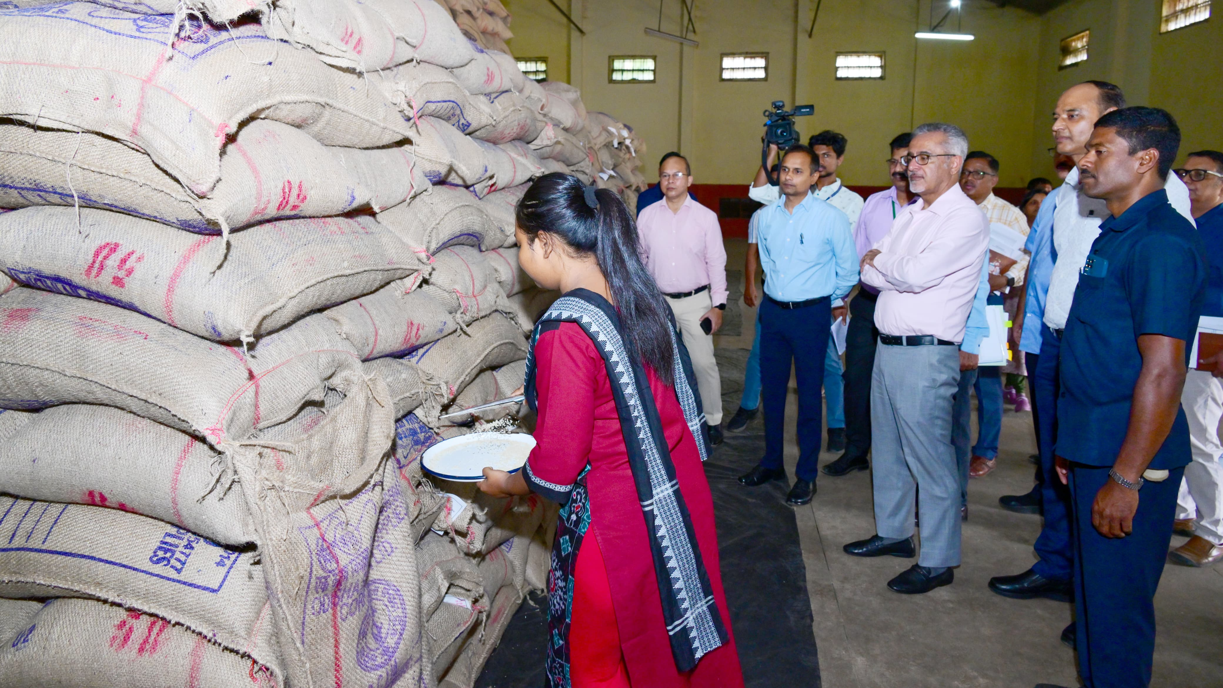 Union Food secretary reviews public distribution system in Odisha