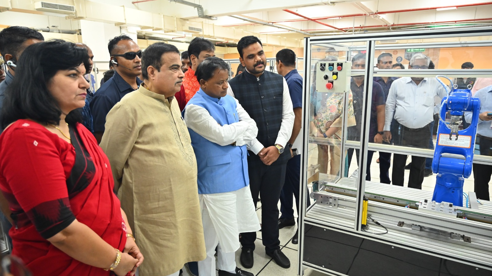 Nitin Gadkari visits World Skill Center in Bhubaneswar
