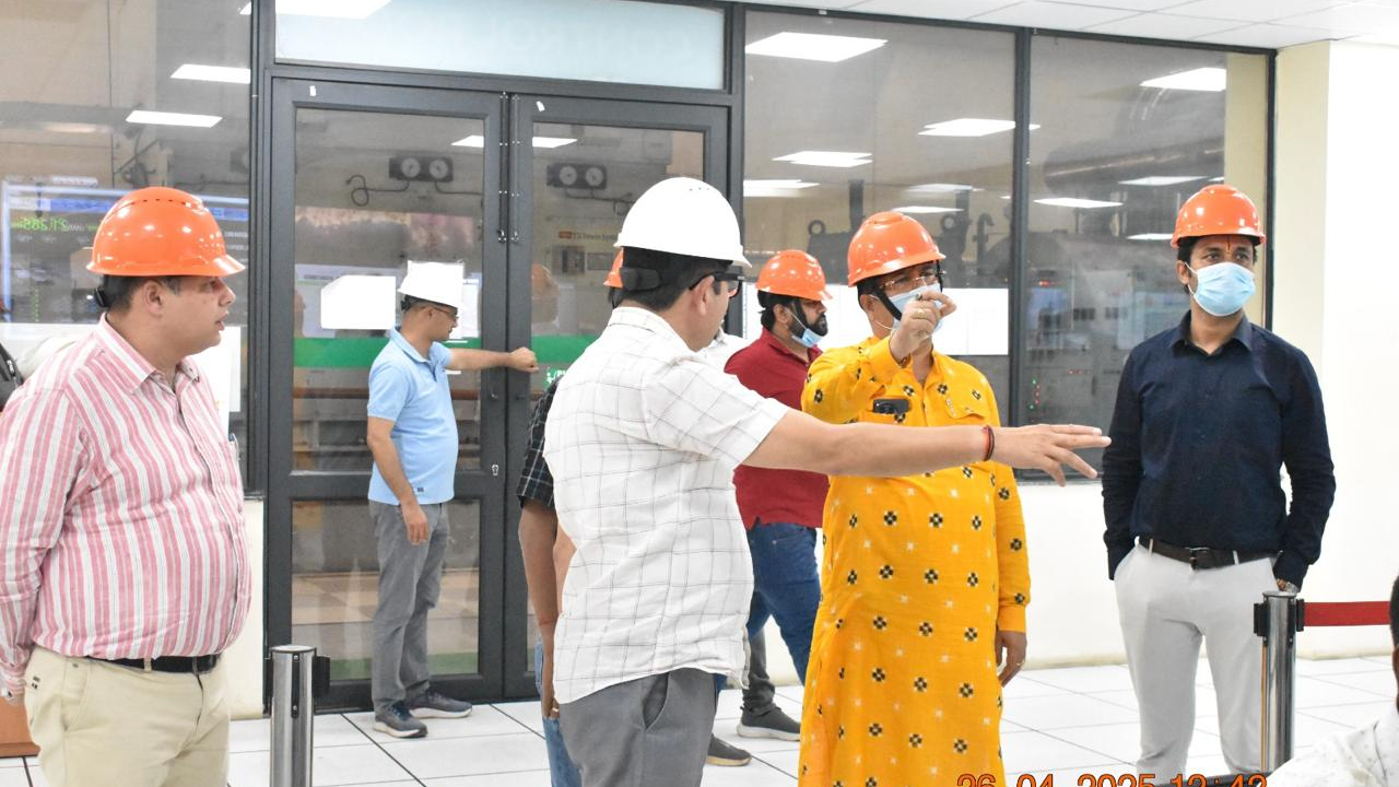 Urban Development Minister visits waste-to-energy plant in New Delhi