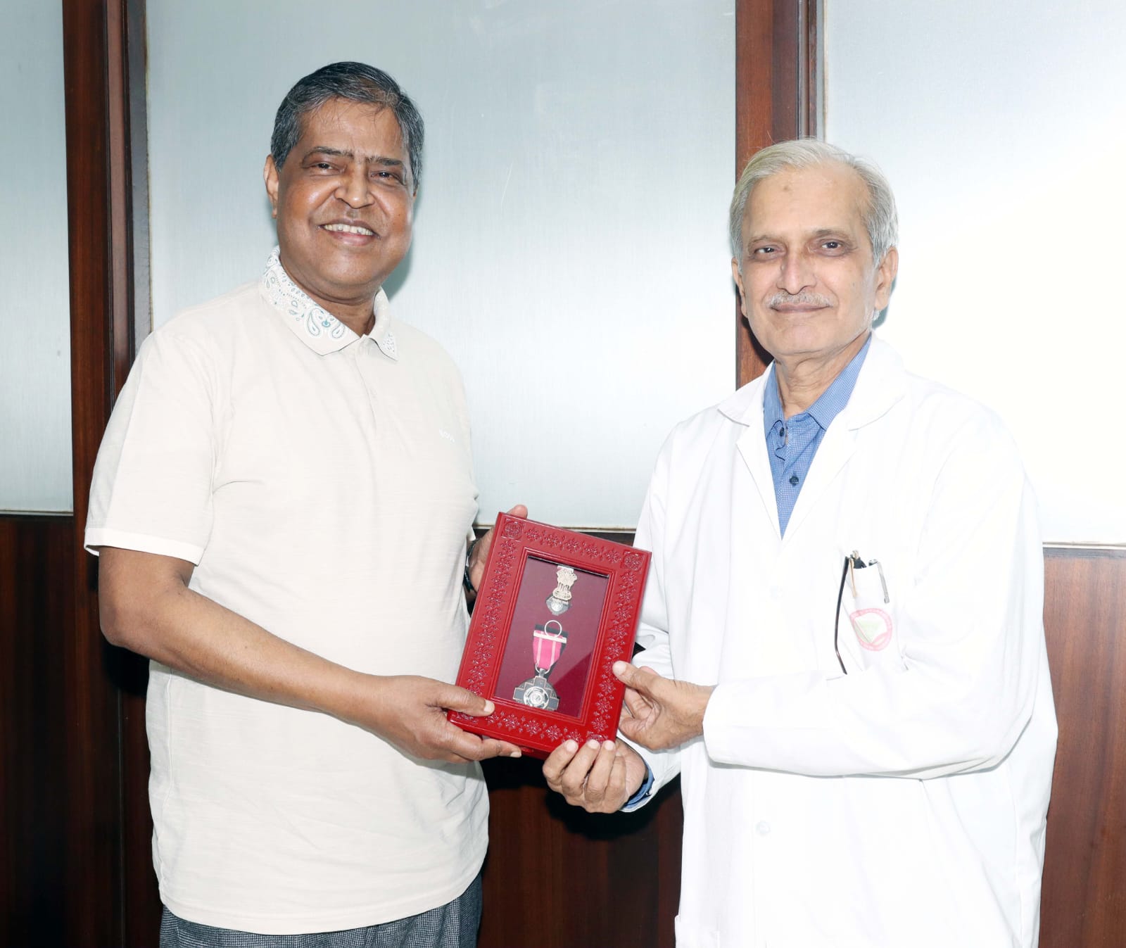 Padma Shri Awardee Prof. Ashok Mahapatra calls on SOA Founder President
