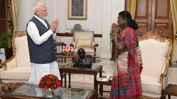 PM Modi Briefs President on Operation Sindoor