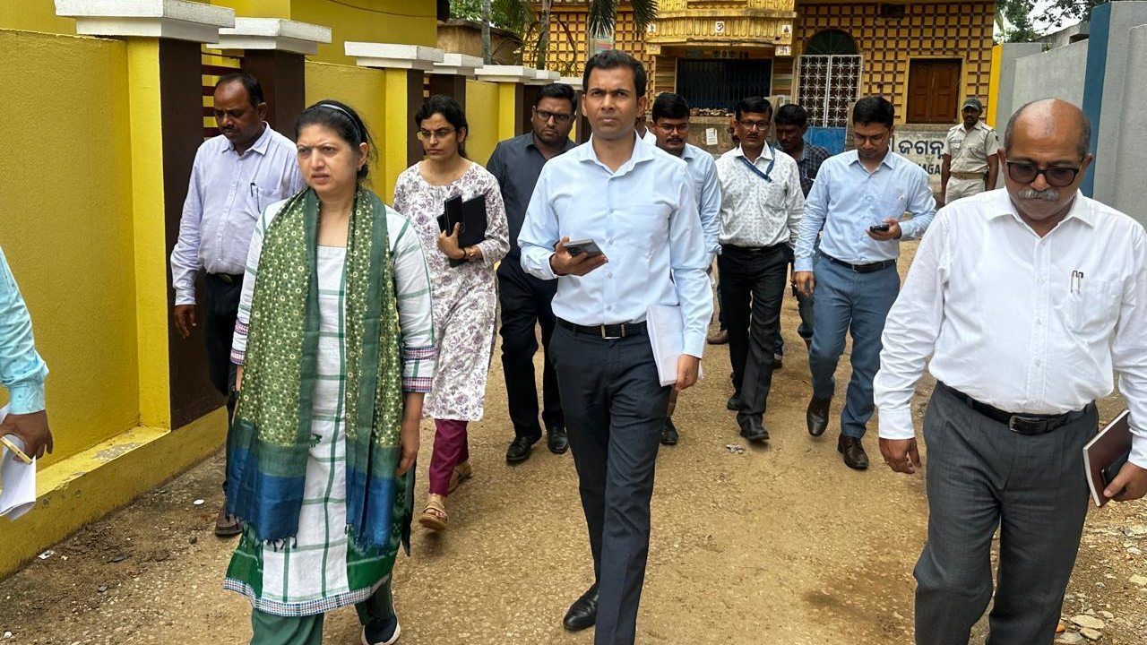 Padhee reviews urban development, transport-related works in Keonjhar