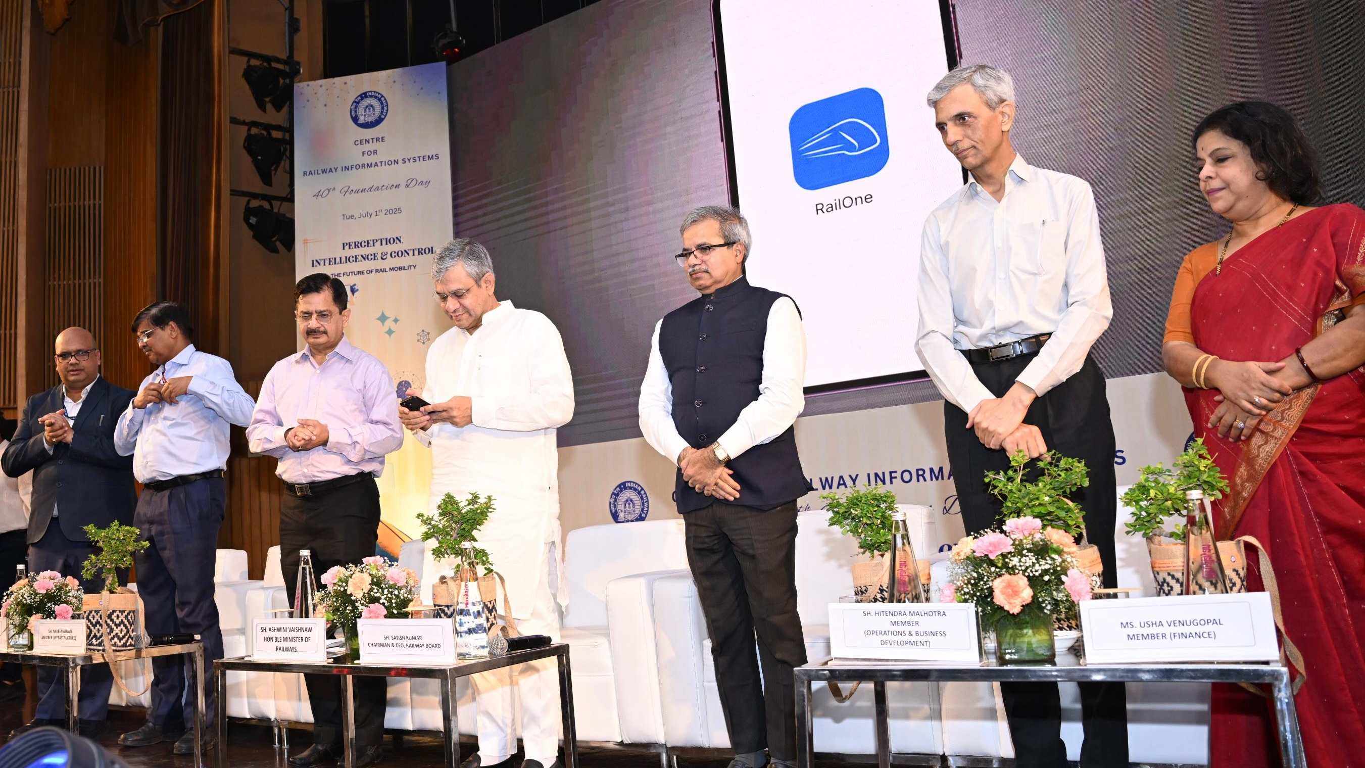 RailOne App Launched: All-in-One Passenger Services by Ashwini Vaishnaw