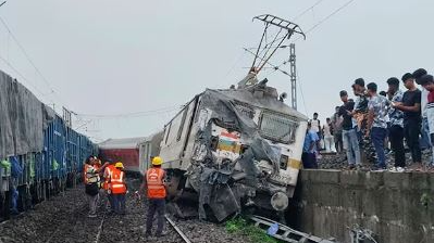 Three coaches of Secunderabad-Shalimar Express derail near Howrah, no casualties reported