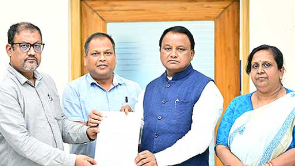 OASA postpones mass leave after CM’s assurance on strict action against BMC commissioner assault