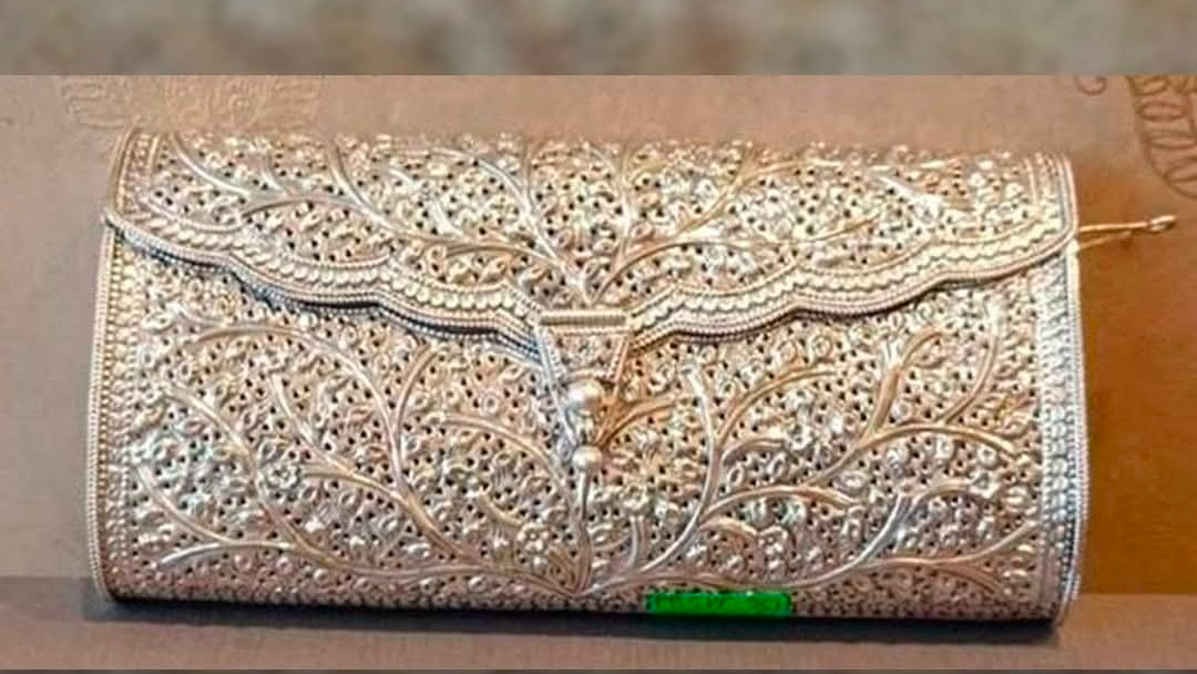 PM Modi gifts silver filigree purse to Ghana’s first lady, showcasing Odisha’s filigree craft on global stage