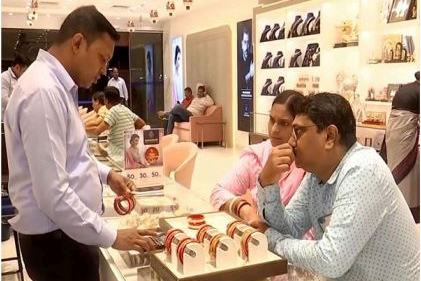 Odisha: People visit jewellery stores in large numbers on Dhanteras