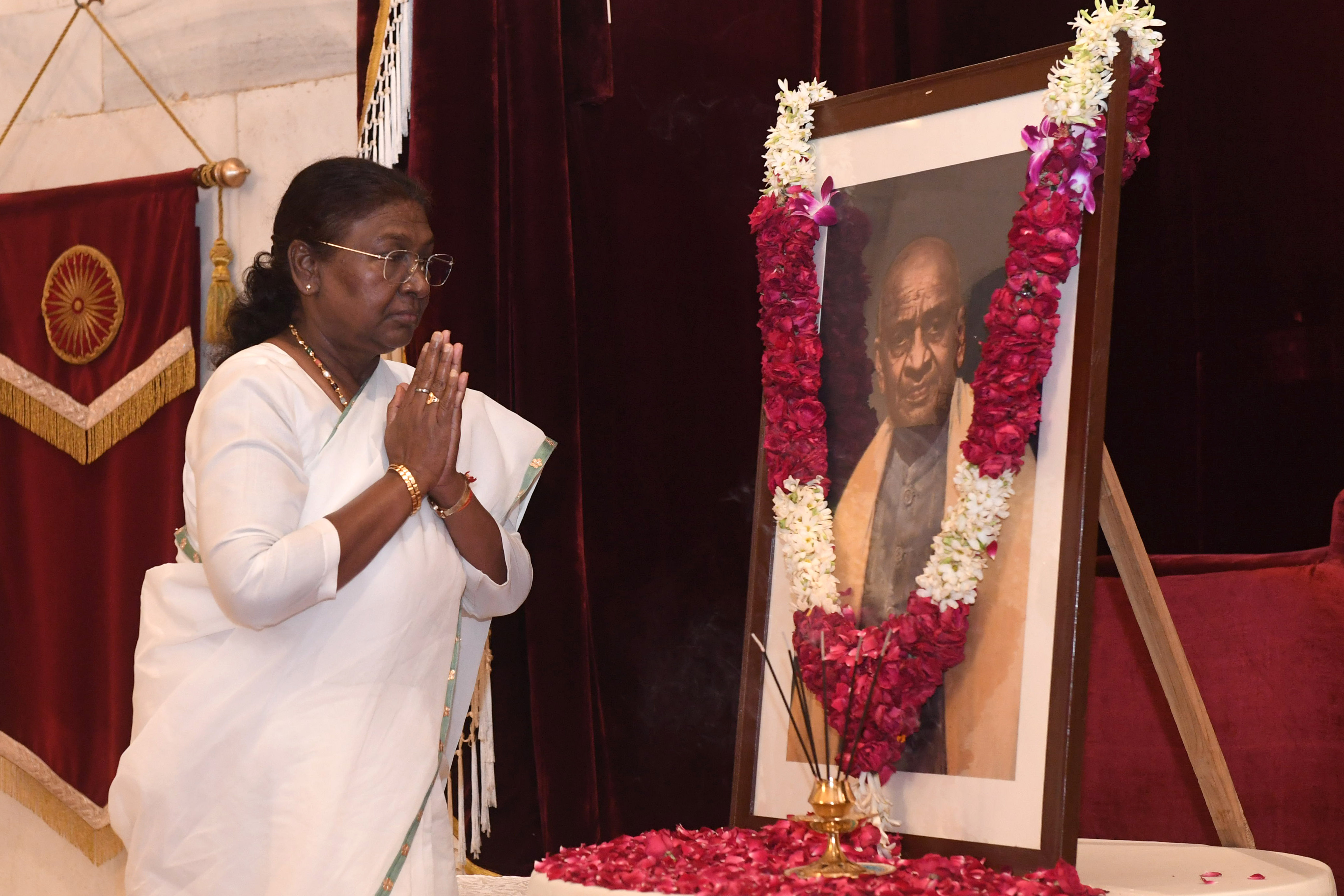President of India pays floral tributes to Sardar Vallabhbhai Patel on his birth anniversary