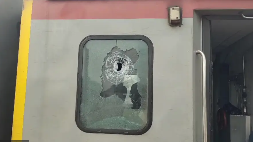 Break-hole on window in Nandan Kanan Express, gunshot suspected