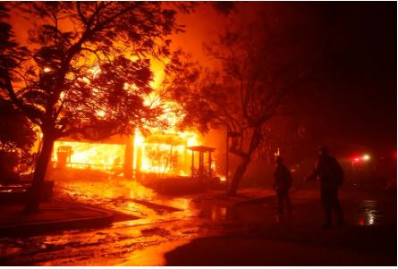 Wildfire wreaks panic in Los Angeles thousands evacuated for uncontained, fierce blaze