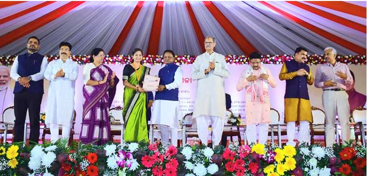 Nijukti Mela: CM Mohan Majhi hands over 6390 appointment orders to aspirants 