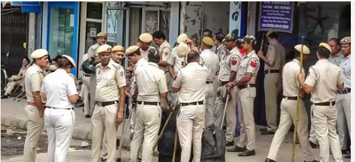 Delhi Secretariat sealed ahead of power shift