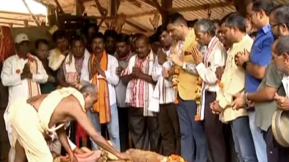Chopping of 1st lot of wood logs for Puri Raths begins