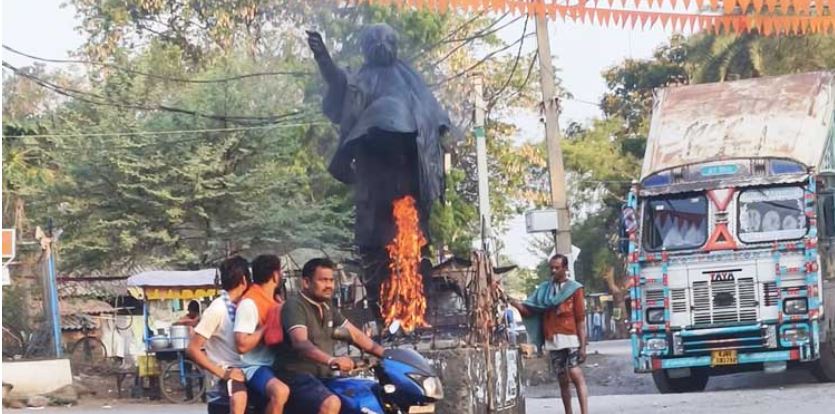 Biju Patnaik’s statue set ablaze in Balangir: CM orders stringent action against accused