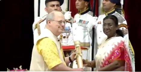 Watch: American author & researcher Stephen Knapp receives Padma Shri 