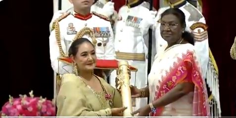 Watch: Singer Jaspinder Narula receives Padma Shri