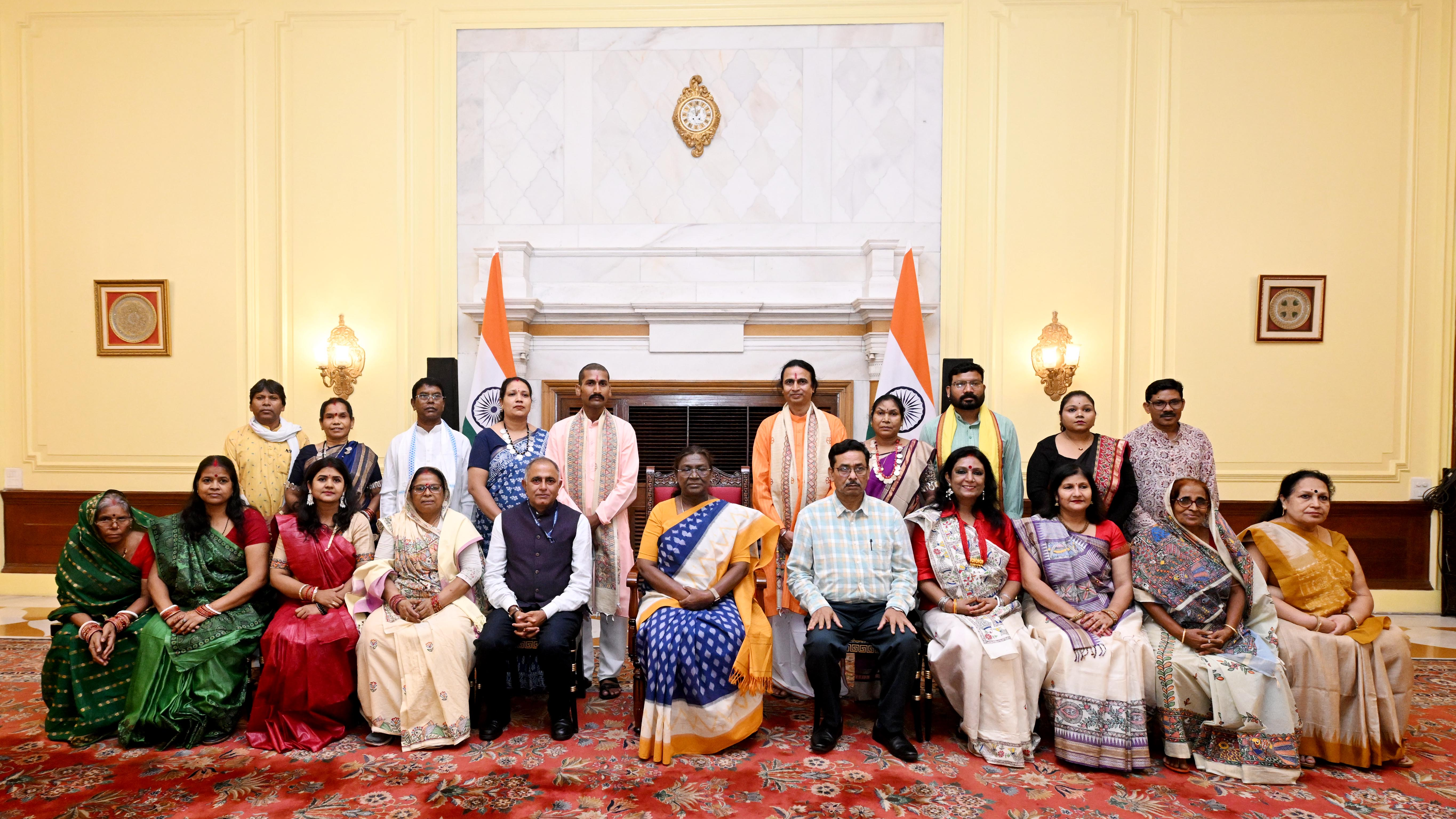 Artists of Madhubani and Gond art call on President Murmu