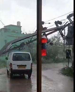 Watch Video: Electric pole holding 11KV charged cable collapses in Bhubaneswar, close shave for Maruti van!