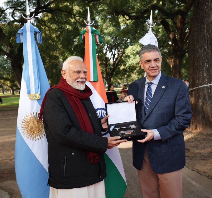 PM conferred with Key to the City of Buenos Aires