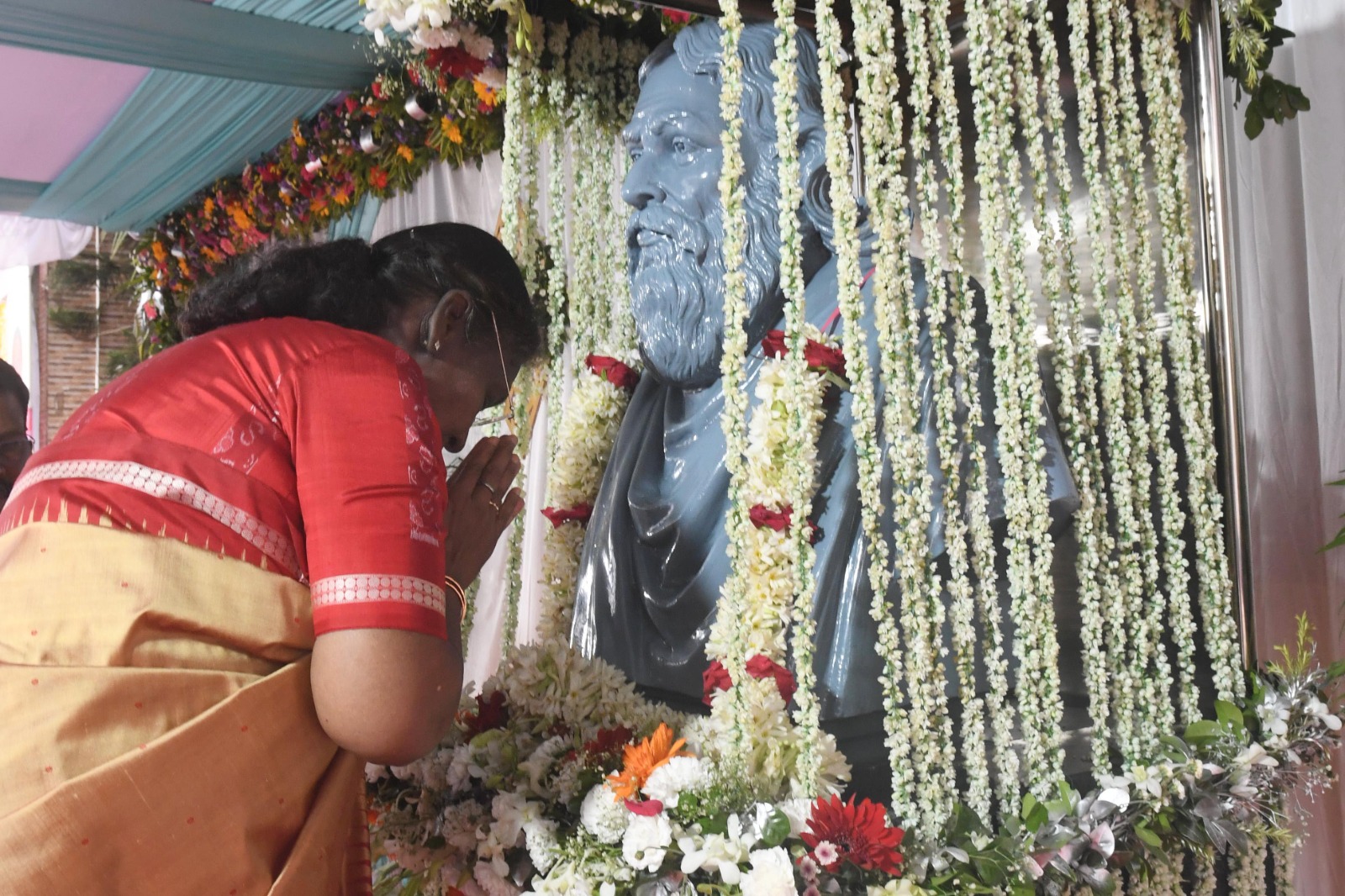 President Murmu graces birth anniversary celebration of Adikabi Sarala Das and Presents Kalinga Ratna Award 2024 