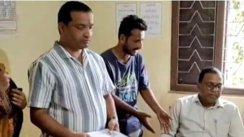 Land compensation in a limbo: Couple in Keonjhar threatens self-immolation