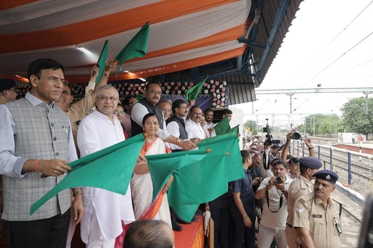 Railway Minister Vaishnaw flags off three new Express Trains from Bhavnagar  