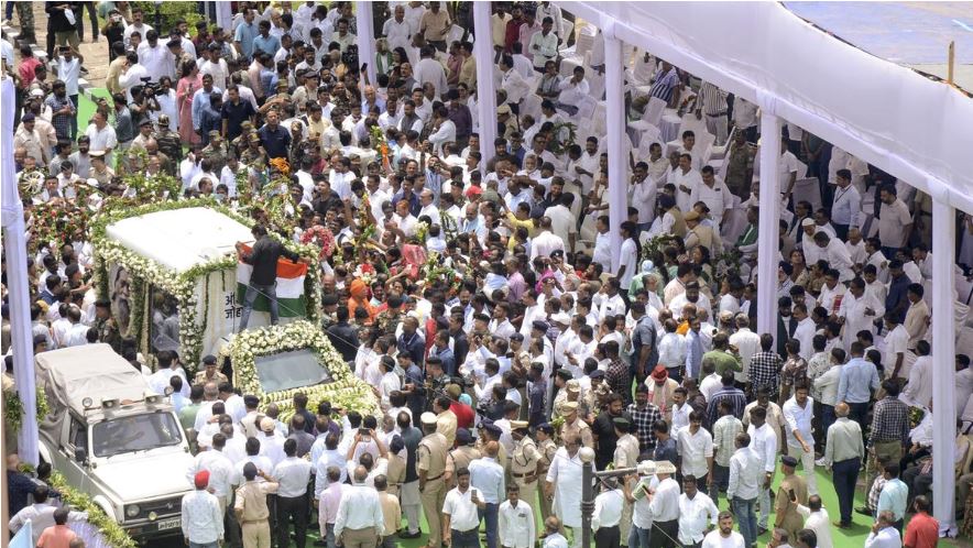 Deshom Guru Shibu Soren consigned to the pyre at his cradle land