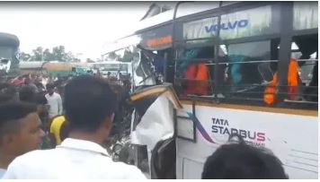 Bus carrying pilgrims hits roadside truck in WB: 10 killed, 35 critical