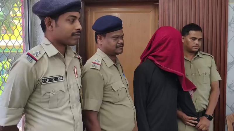 Notorious mobile snatcher nabbed in Bhadrak, 19 stolen phones recovered