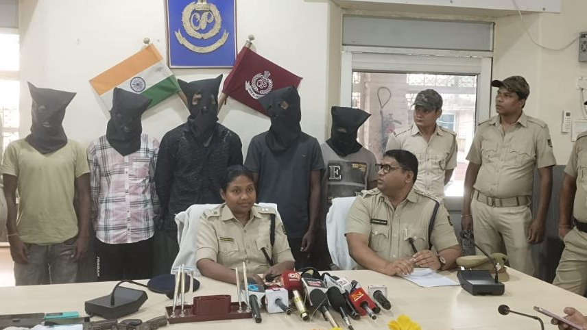 Businessman robbed at gunpoint in Sundargarh; 10 arrested, weapons and vehicles seized